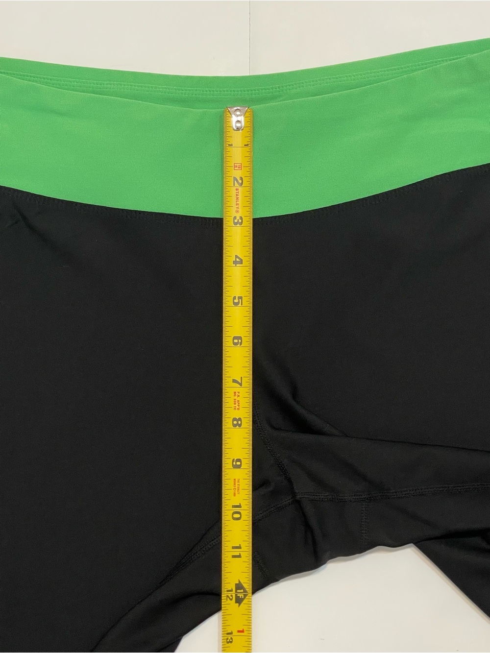 Nike Dry Fit Black Athletic Women’s Cropped Pants Green Waist Accents Size XL - Picture 7 of 10